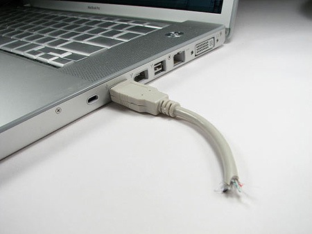 Cable USB roto para evitar que nos roben el USB